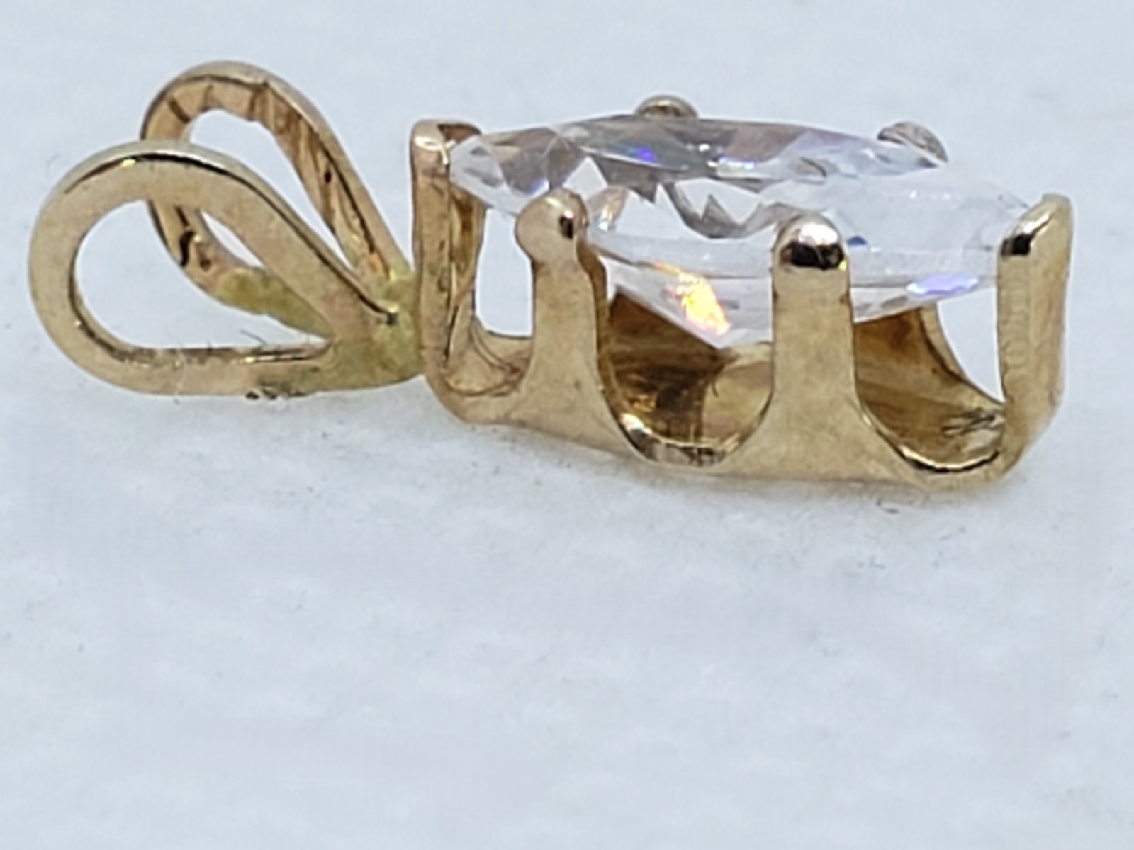 Vintage Pretty 14K Yellow Gold Marquise CZ Navette Solitaire Pendant – 0.35 tcw