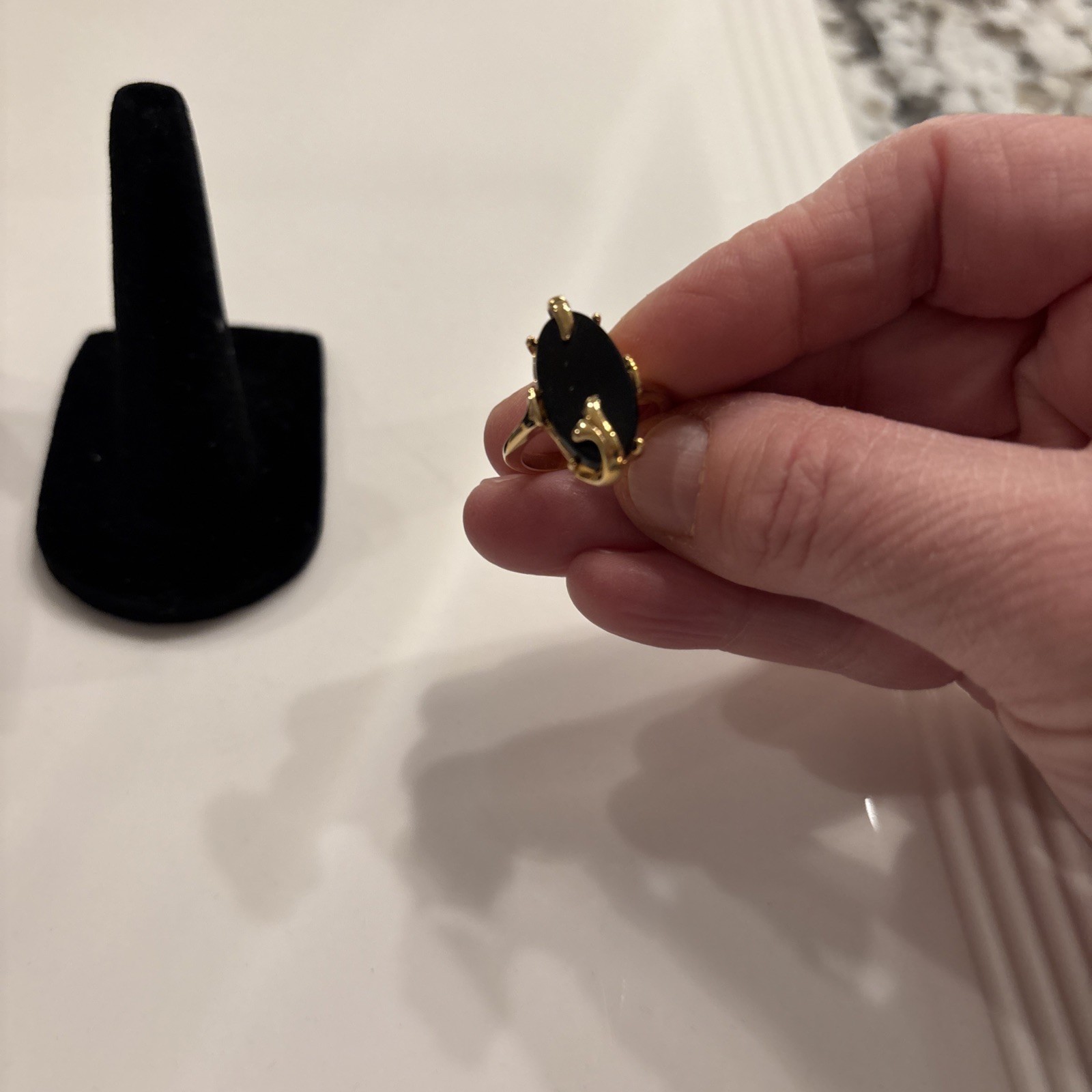 Avon Vintage Night Flower Gold Tone Oval Black Onyx Ring Size 6 – 1978