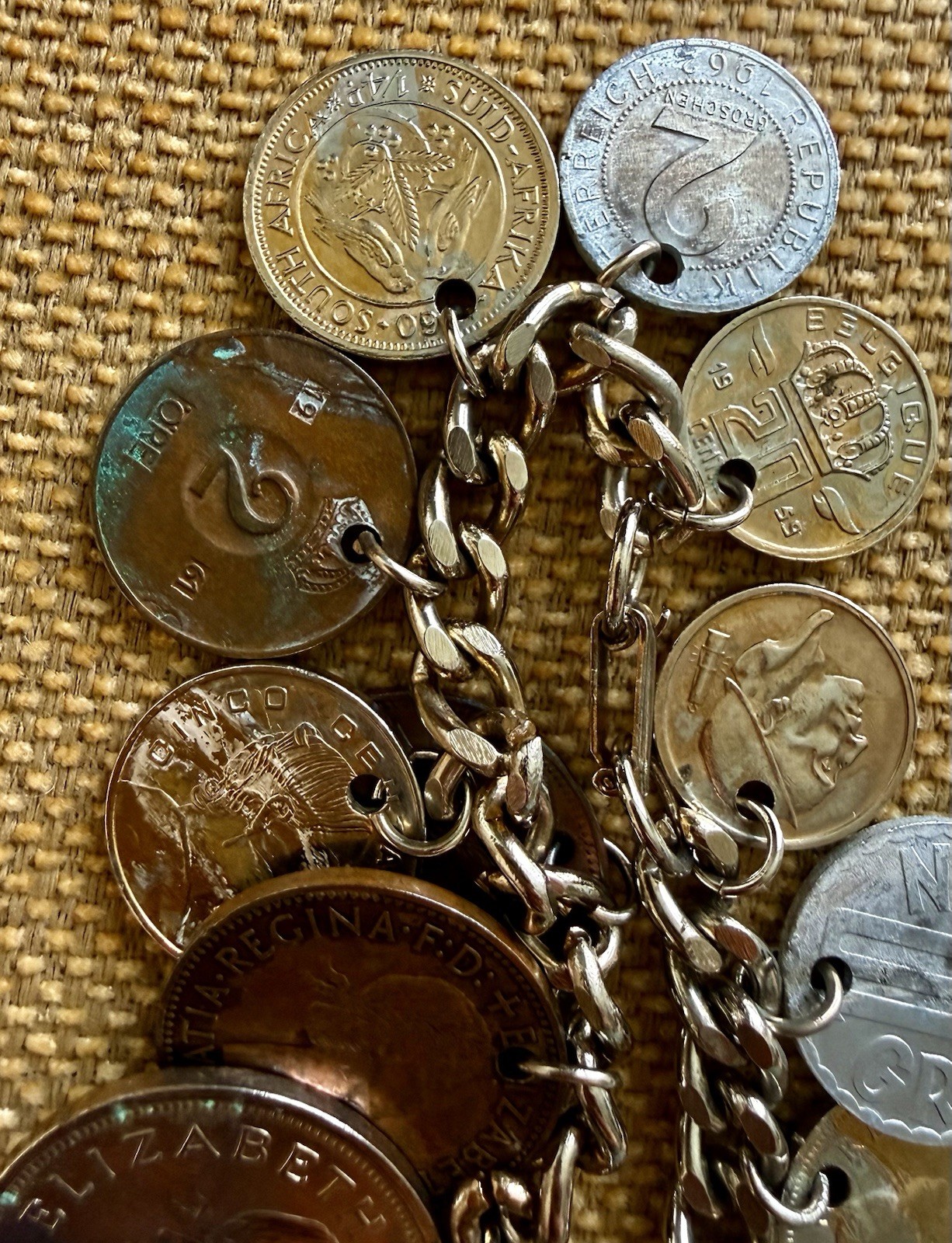 1 Vintage Foreign Coin Charm Bracelet With 15 Vintage Coins