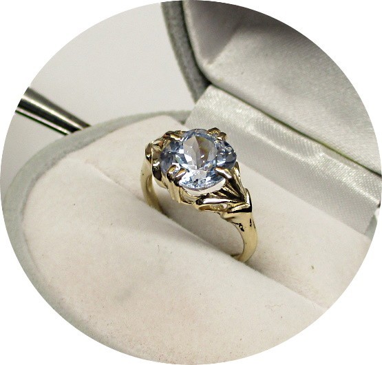 Ravishing blue AQUAMARINE Ring – Natural – Cushion Cut – Yellow Gold Mtg.