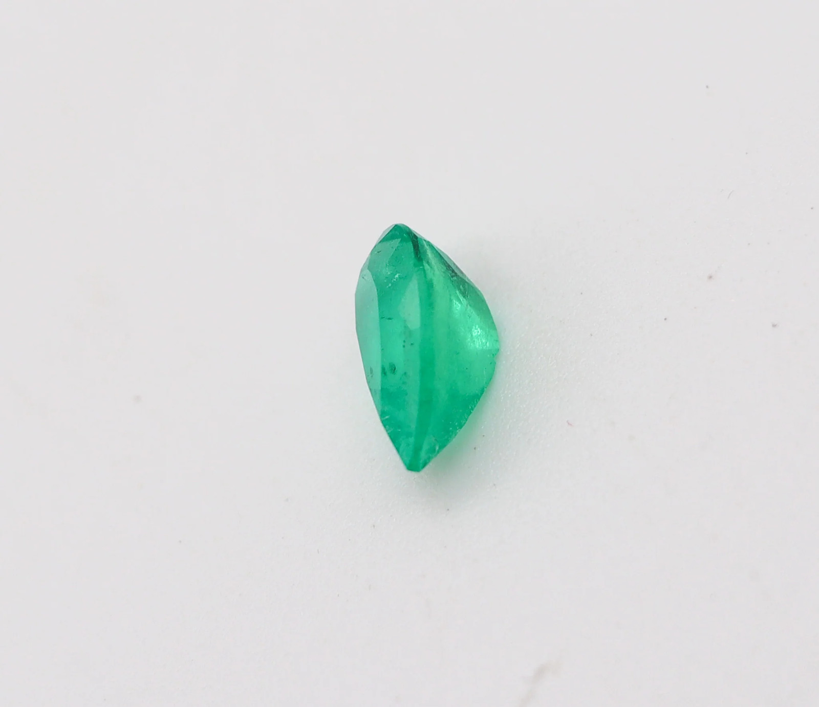 CERTIFIED Emerald Pear Shaped Vivid Green 1.91 Carats AGL-1127036