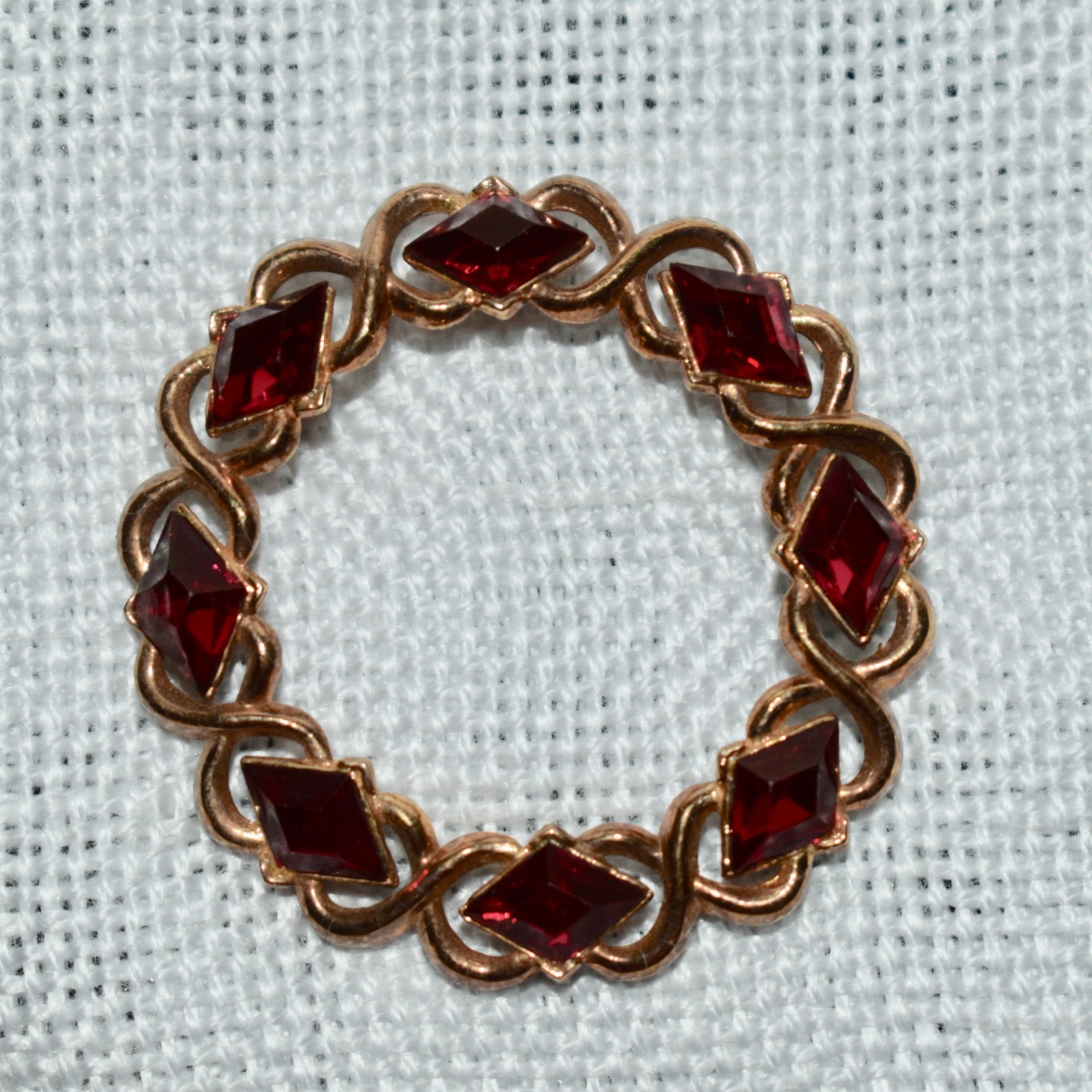 Vintage 1950s CROWN TRIFARI Red Lozenge Rhinestone Round Wreath Pin Brooch 1.75″
