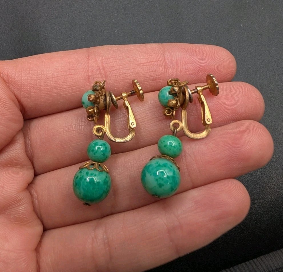 MIRIAM HASKELL Green Speckled Peking Faux Jade Glass Bead Necklace Earrings Set