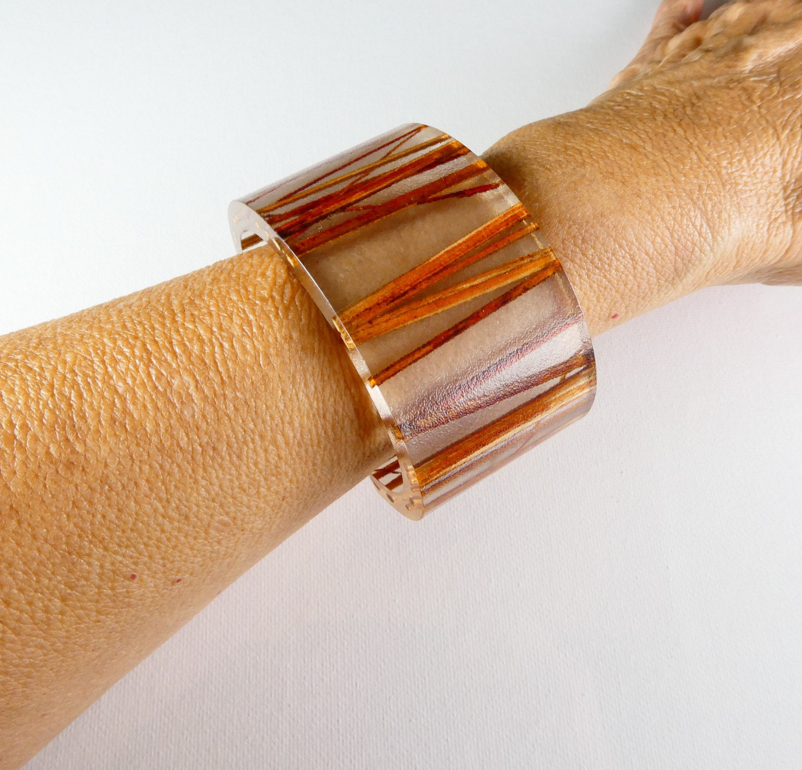 Vintage Lucite Modernist Cuff Bracelet Thick Chunky Brown Linear Inlays NICE!