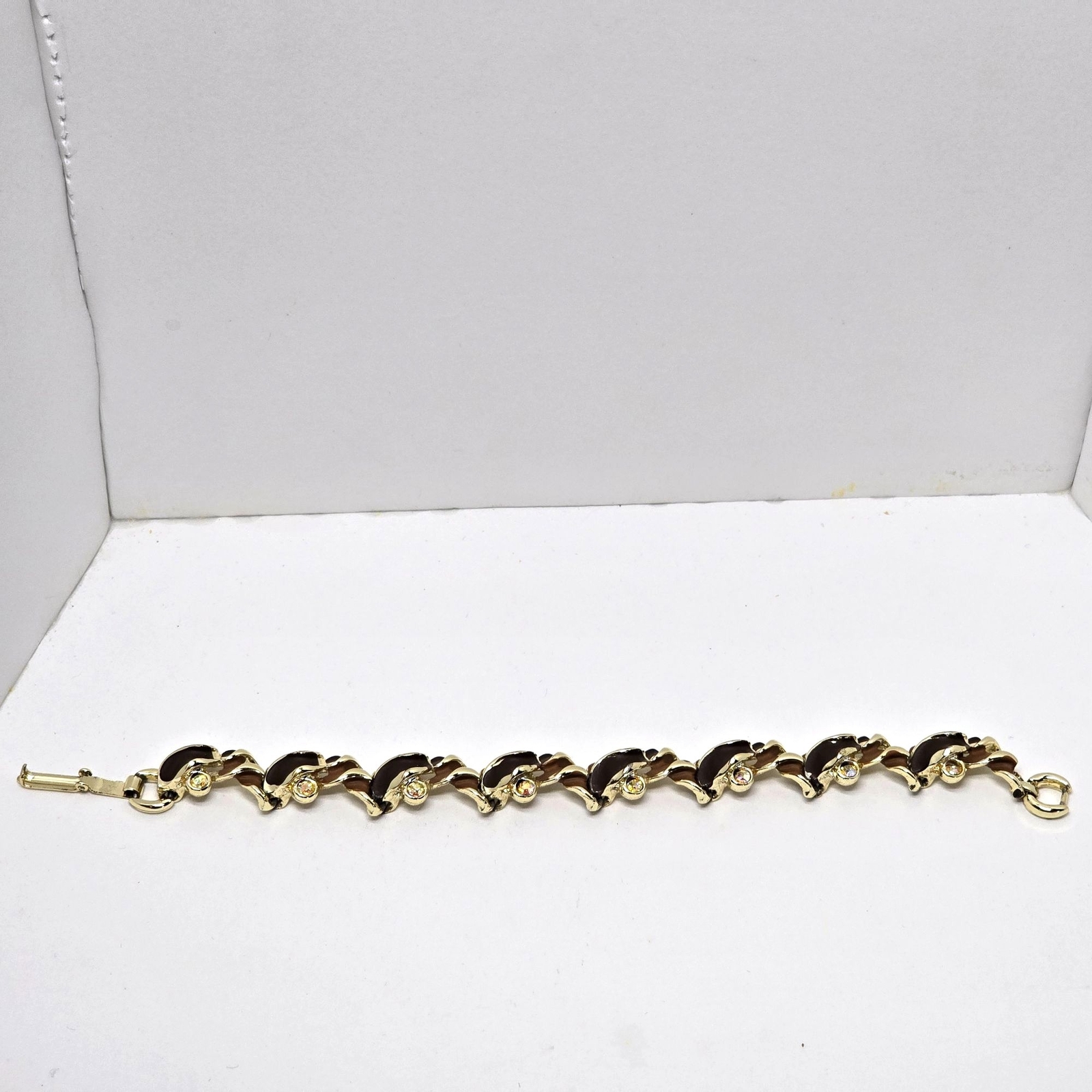 VTG Gold-Tone Leaf Bracelet With Brown Enamel & Rhinestone Accents Clasp Closure
