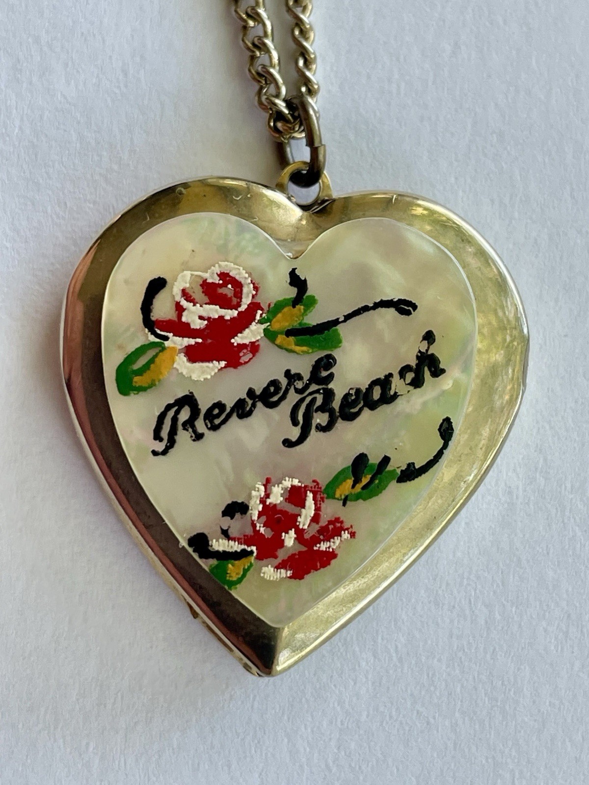 Vintage Revere Beach Heart Locket Necklace 17.5” Gold Tone Mother of Pearl