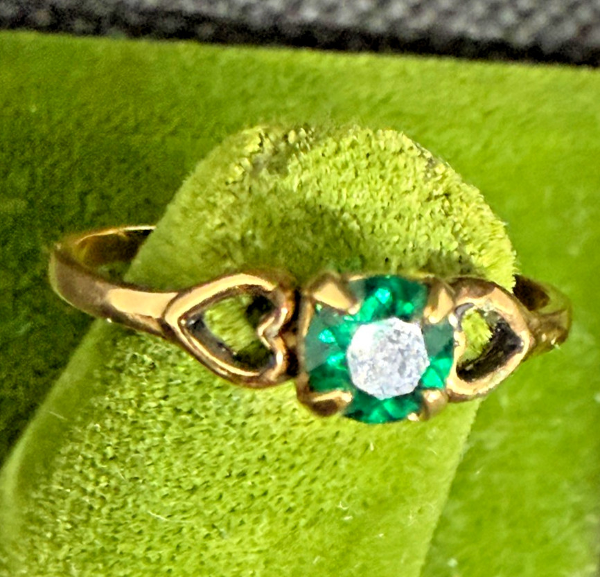 Vintage Simulated Emerald Stamped 18k HGE Ring Size 7 May Birth Stone Green