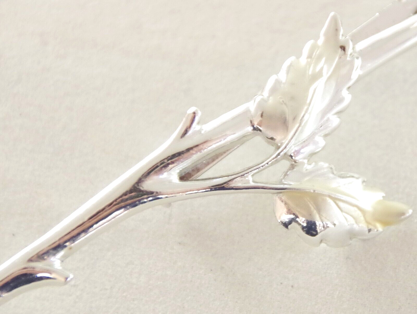 Minty! 4.25″ VTG 1960’s AB RHINESTONE LONG STEM FLOWER SILVER/ GOLD BROOCH/ PIN