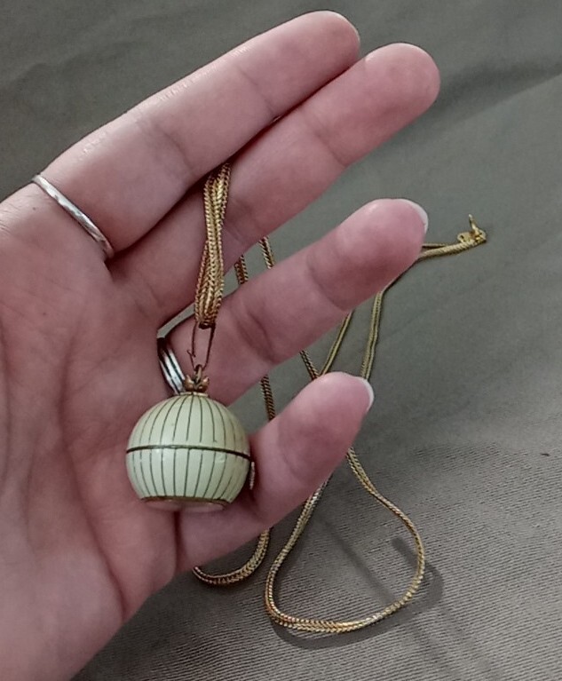 VINTAGE CARAVELLE BALL PENDANT WATCH 60’S WHITE & GOLD ENAMEL RUNNING HAND WIND