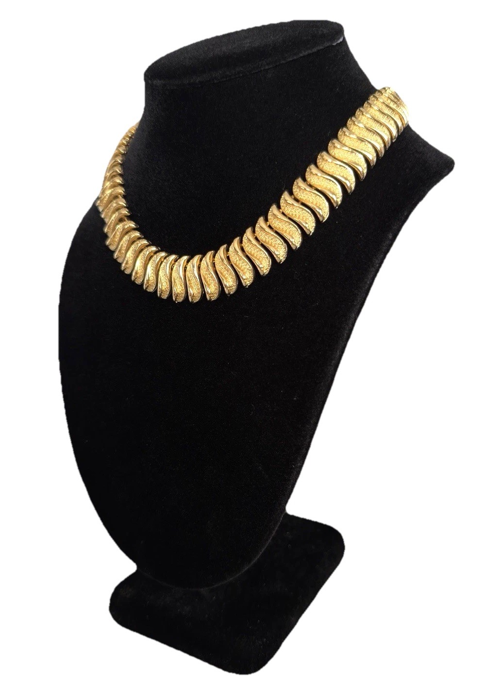 Vintage Coro Gold Tone Articulated Textured Links Choker Chain Necklace 14″