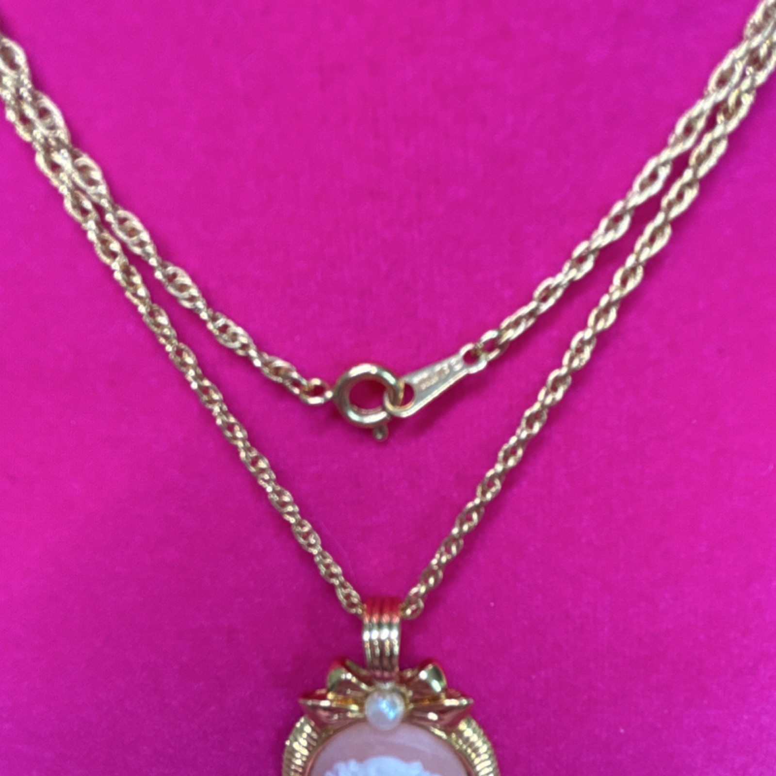 Vintage AVON Gold Tone Cameo Necklace & Earrings Set White & Pink Oval