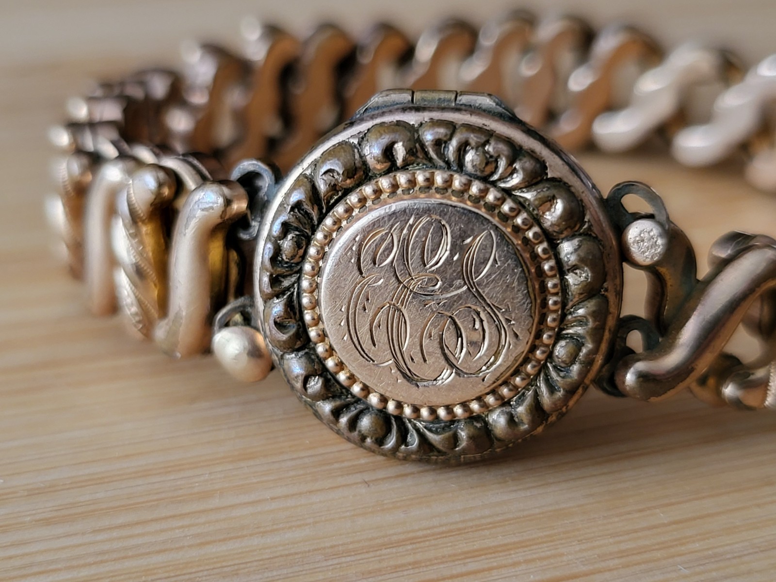 Antique DFB Co Sweetheart Round Locket Expansion Bracelet Pre-Carmen Gold Filled