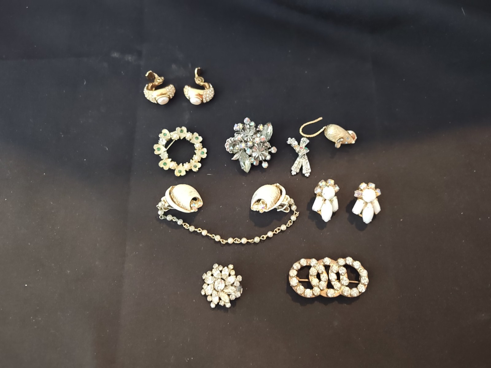 lot of vintage costume jewelry, Broaches, Earrings, Pins, Avon, Monet Others