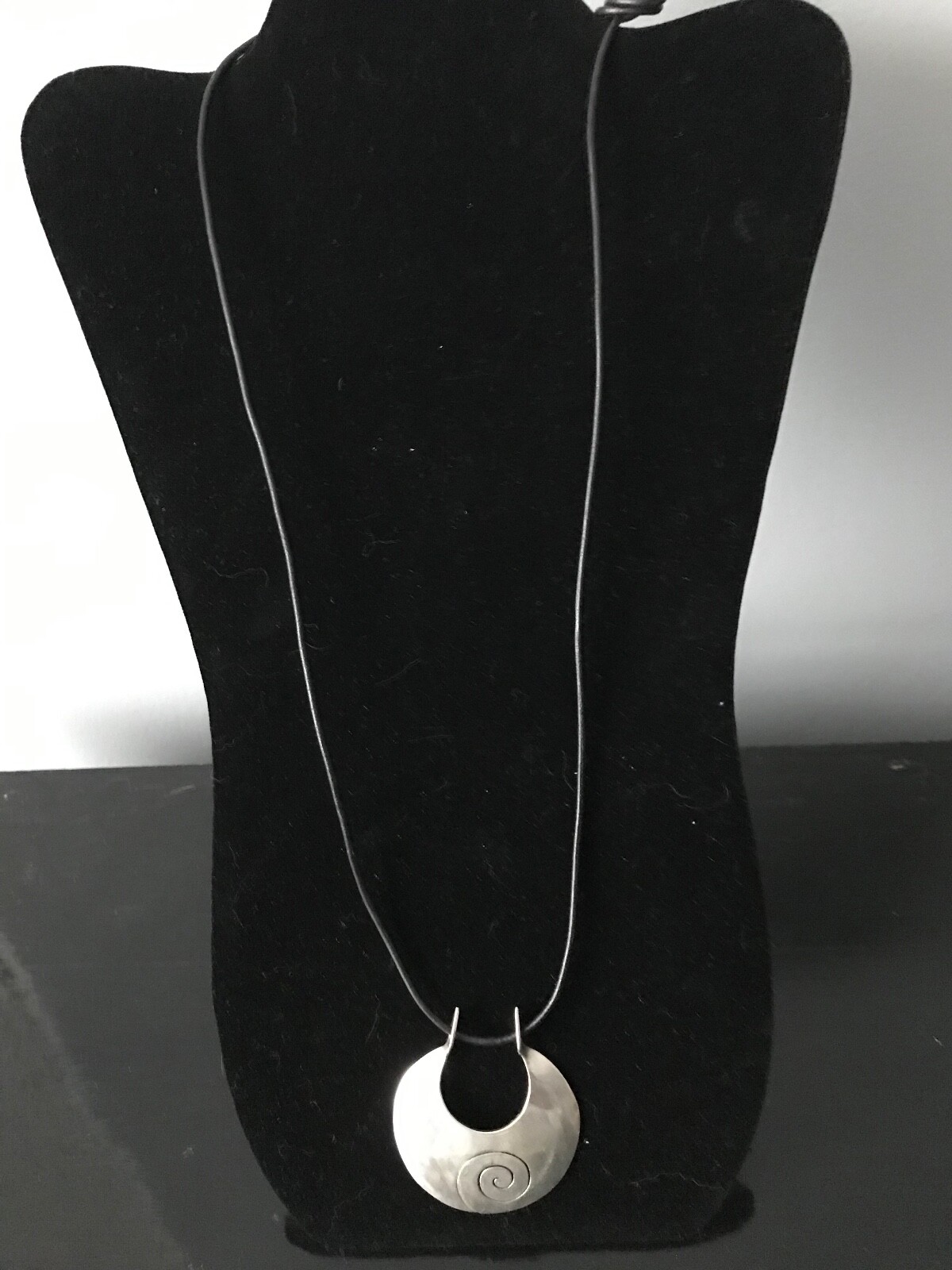 Dominique Dinouart 925 Pendant Necklace Leather Cord 925 Mexico 28″ unclasped