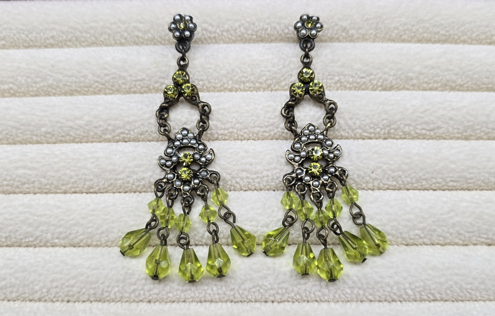 Vtg Green Beaded Victorian Style Chandelier Dangle Bronze Earrings – Fast Ship!
