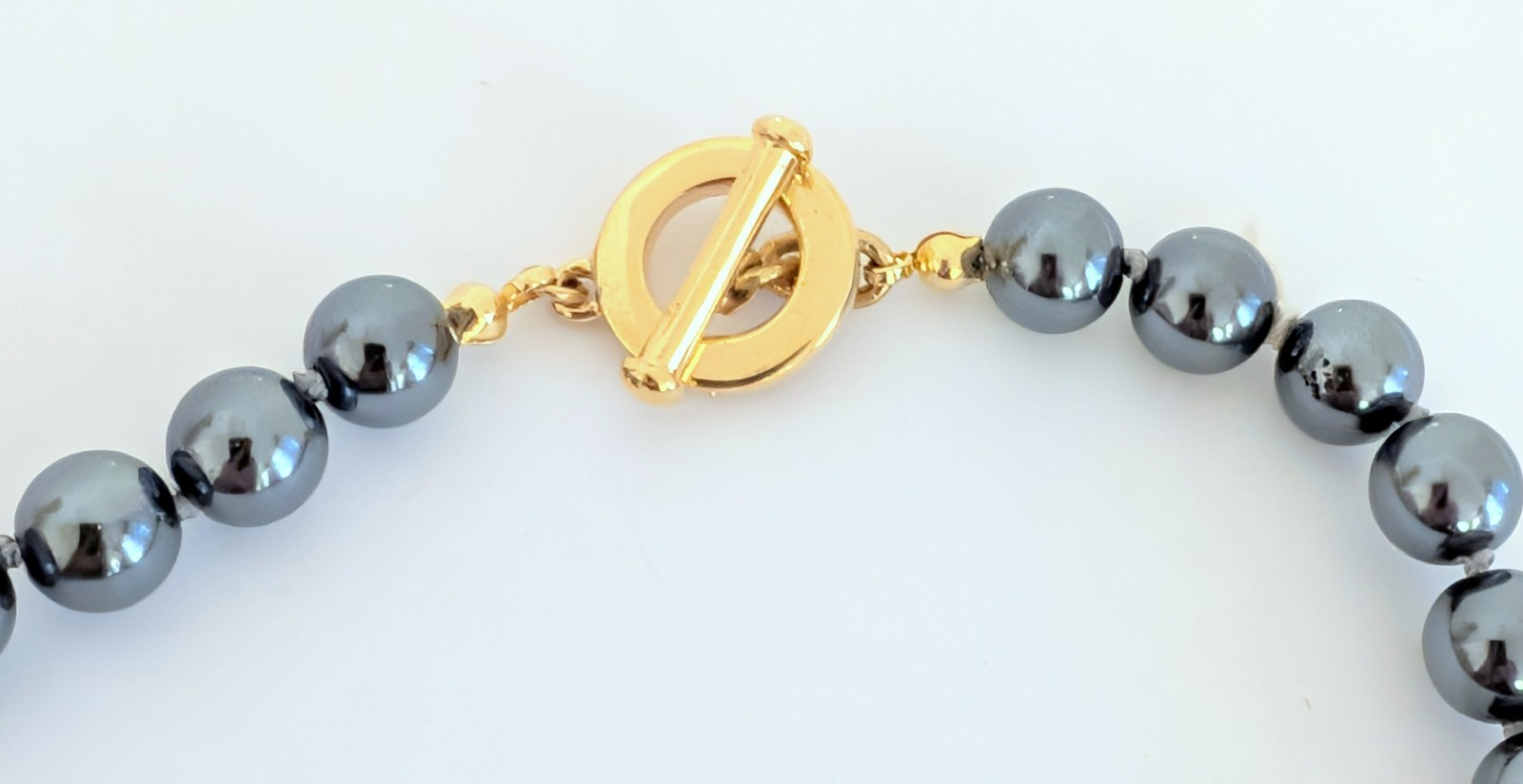 Beautiful Vintage Carolee Dark Gray/Blue Faux Pearl Bead Necklace Toggle Closure