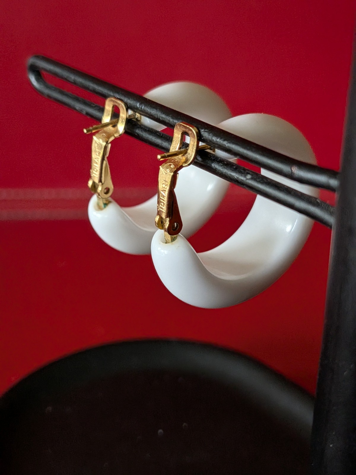 Vintage Classic TRIFARI Acrylic WHITE Hoop Gold Tone 1 ¼” Pierced Post Earrings