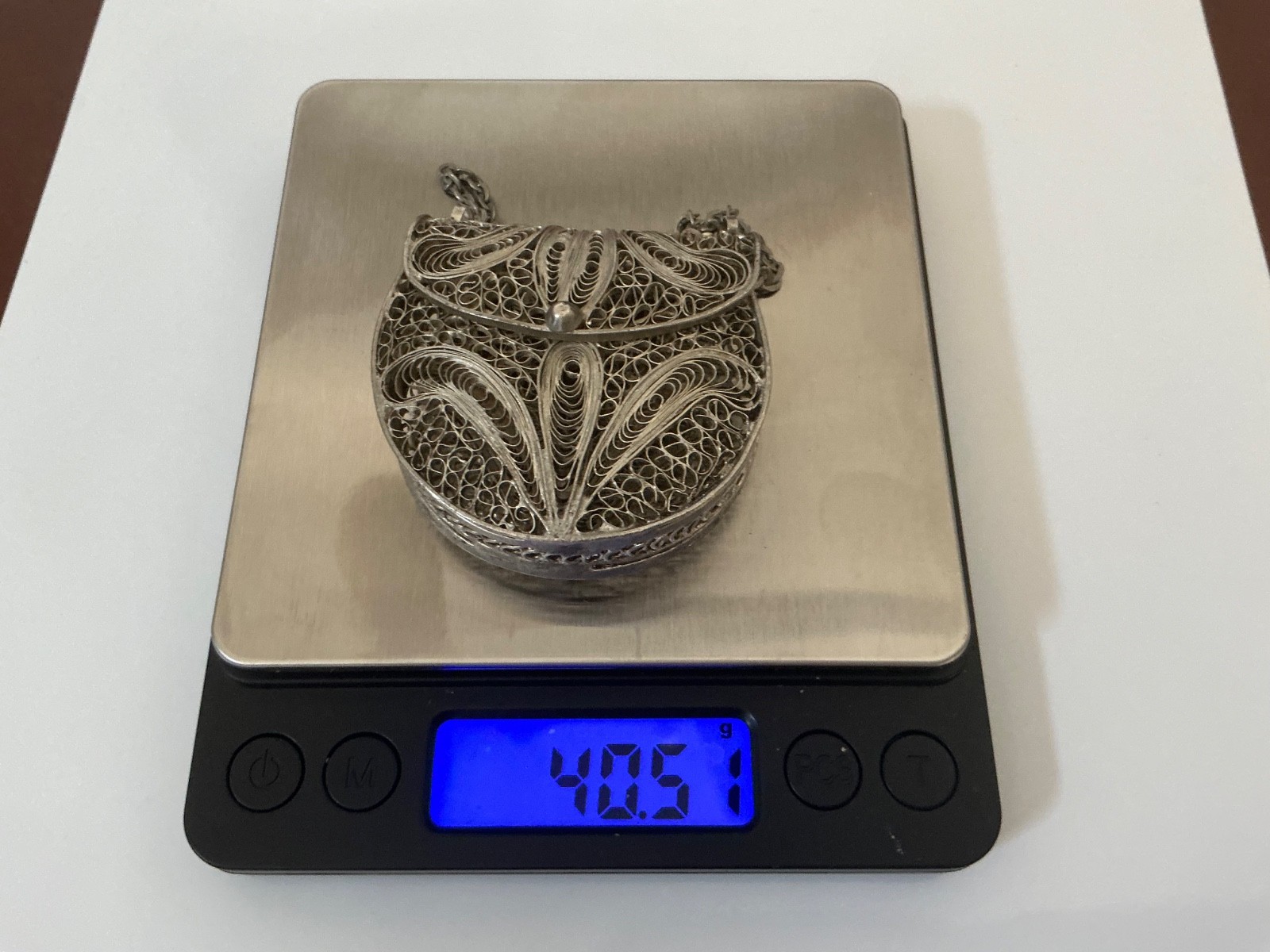 VTG Silver Filigree Coin Purse on 30″ Chain..Beautiful & Delicate