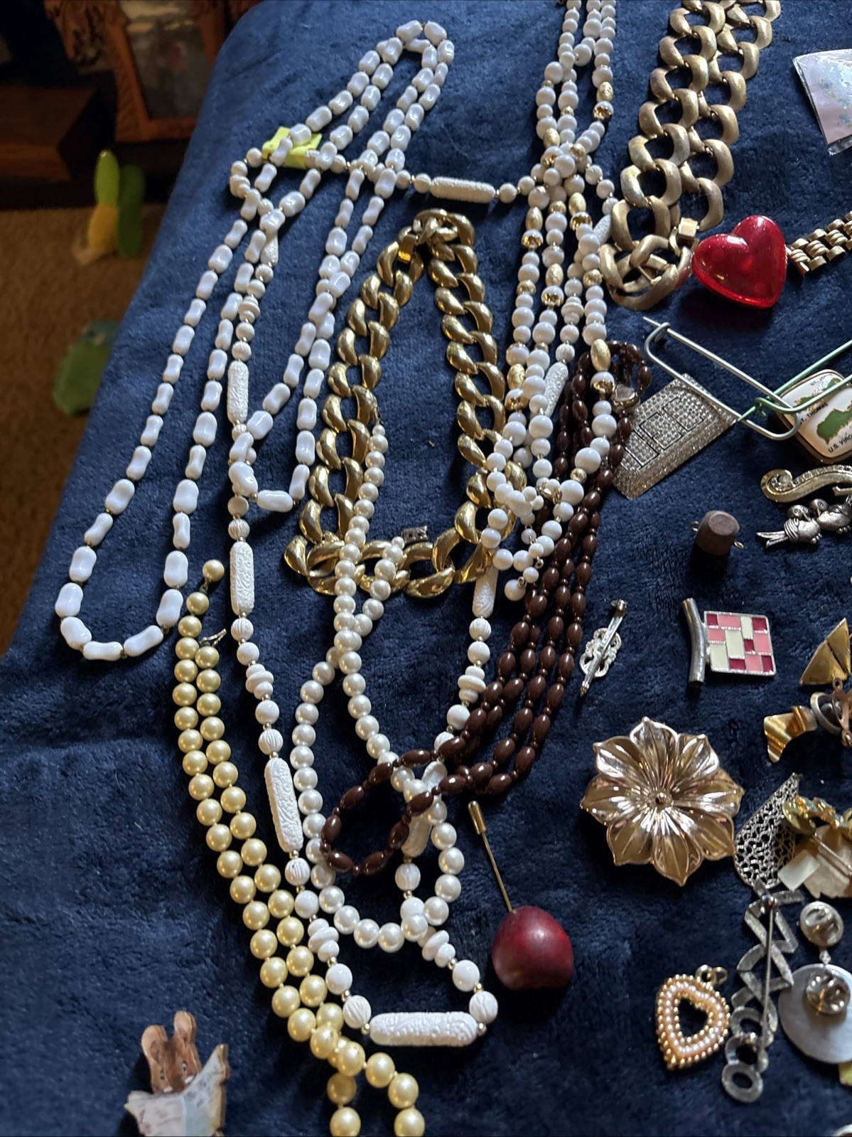 3lbs Custome Jewelry Lot Vintage Pins Braclets Necklaces 50s 60s 70s 80s #1