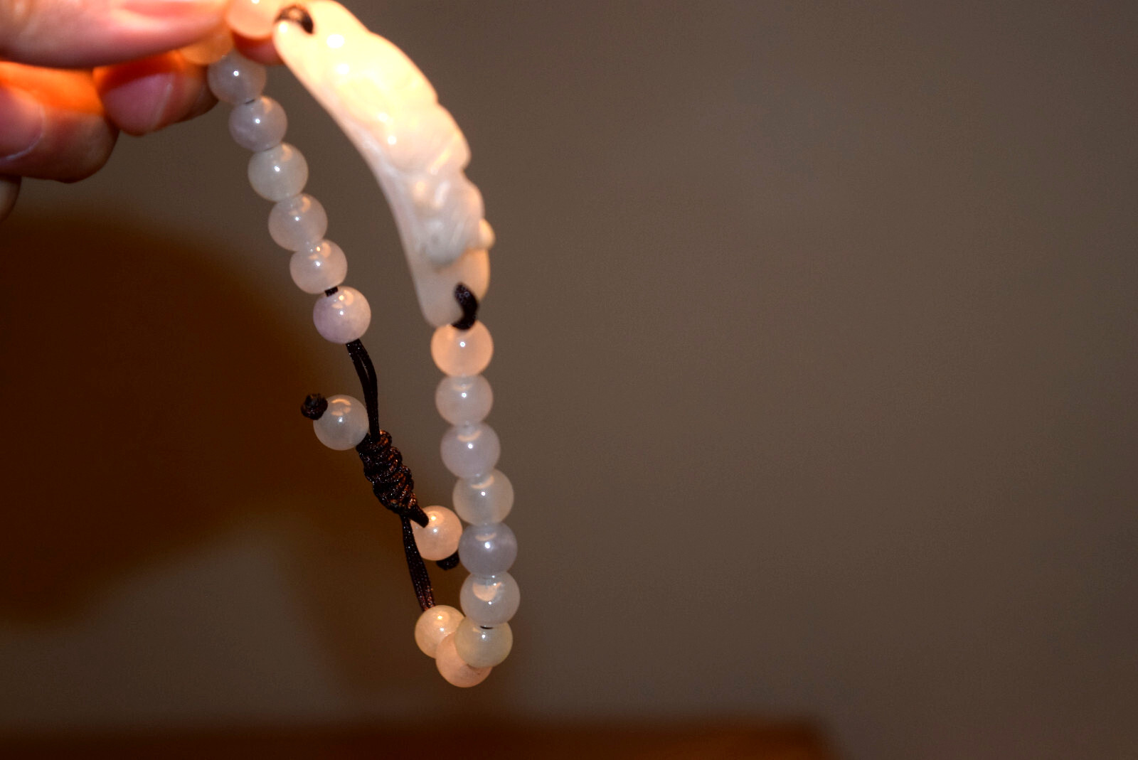 jade vintage women’s bracelet , very light lavender color, great pre-owned