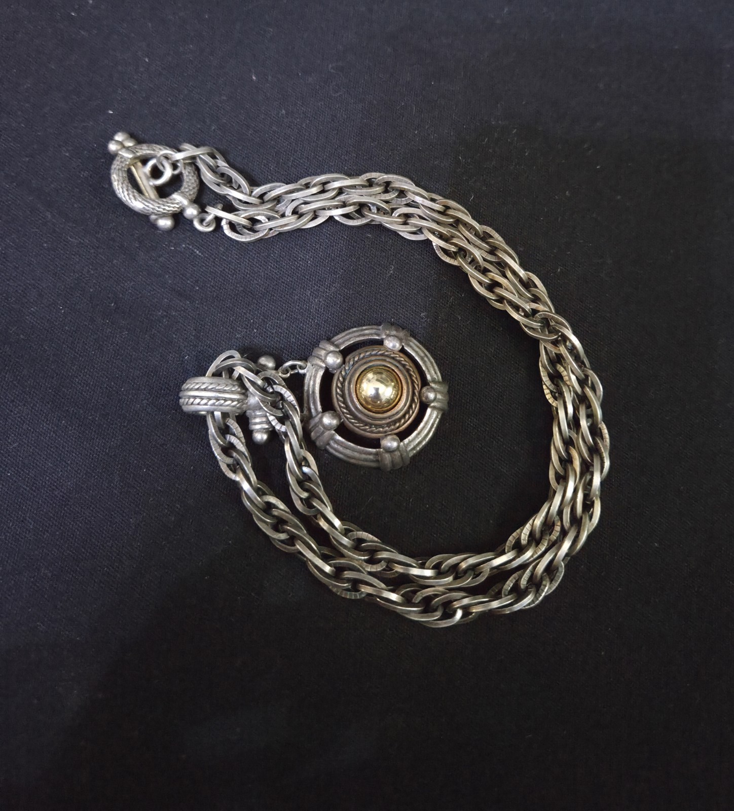 Vtg Silver Tone 20″ Necklace With 2.25″ Pendant