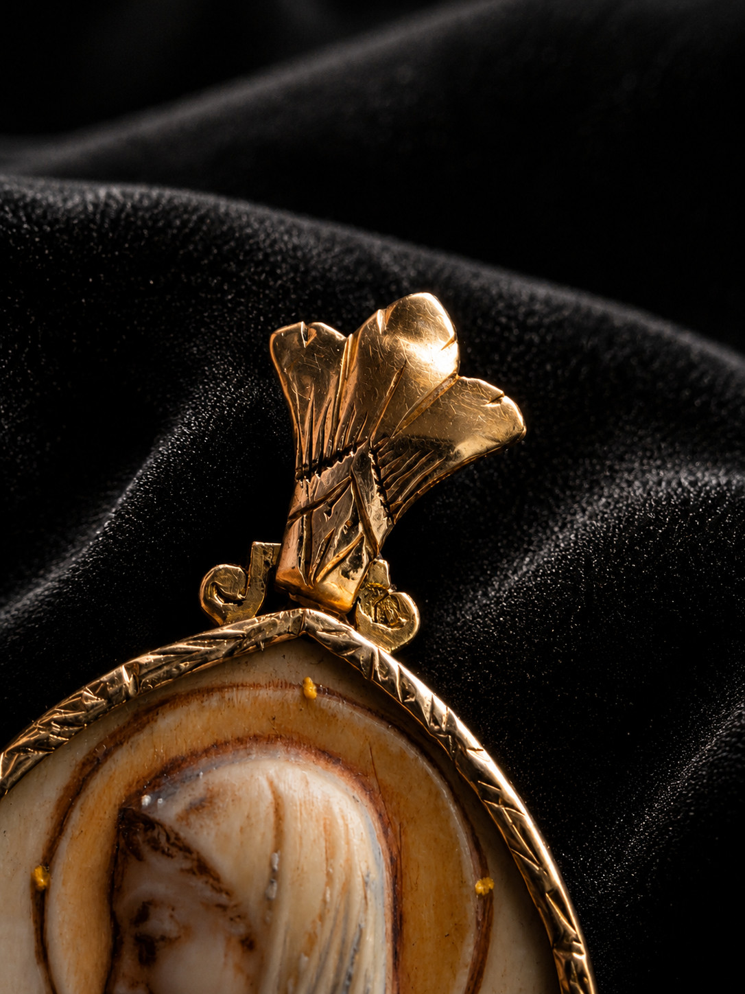 Rare 1930s Art Deco Virgin Mary Pendant 18K Gold Hand Carved Relief