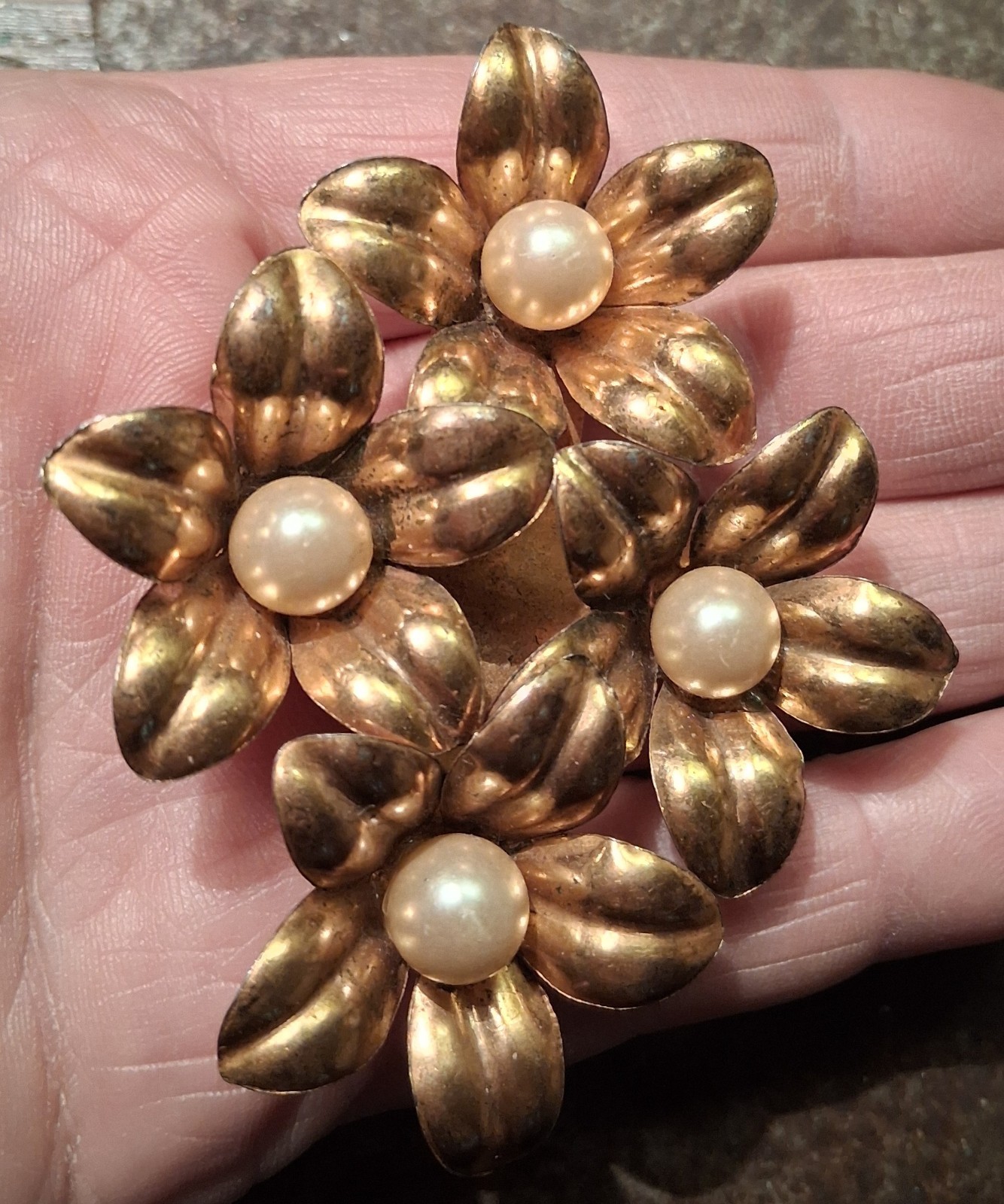 Vtg Gold tone 4 Flower Bouquet Faux Pearl Brooch 2.75″ 3D Posy Floral Pin Large