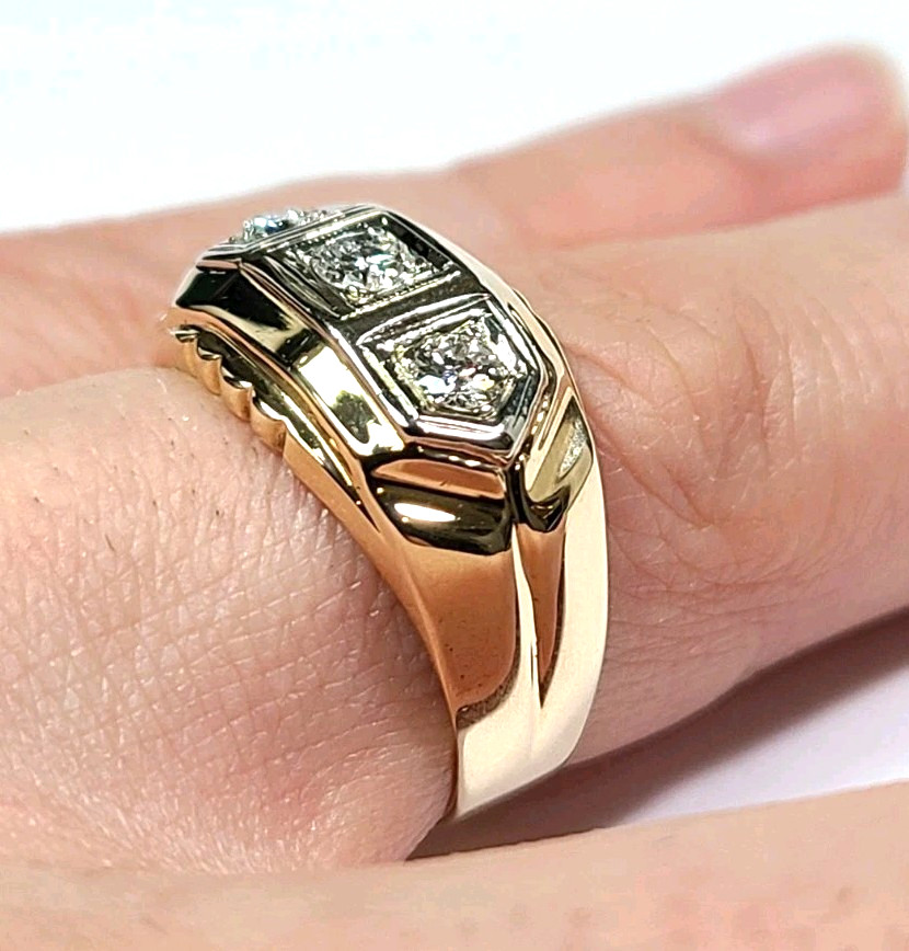 Vintage 14k Yellow Gold 3 Diamond .35 Carat Men’s Ring Size 9