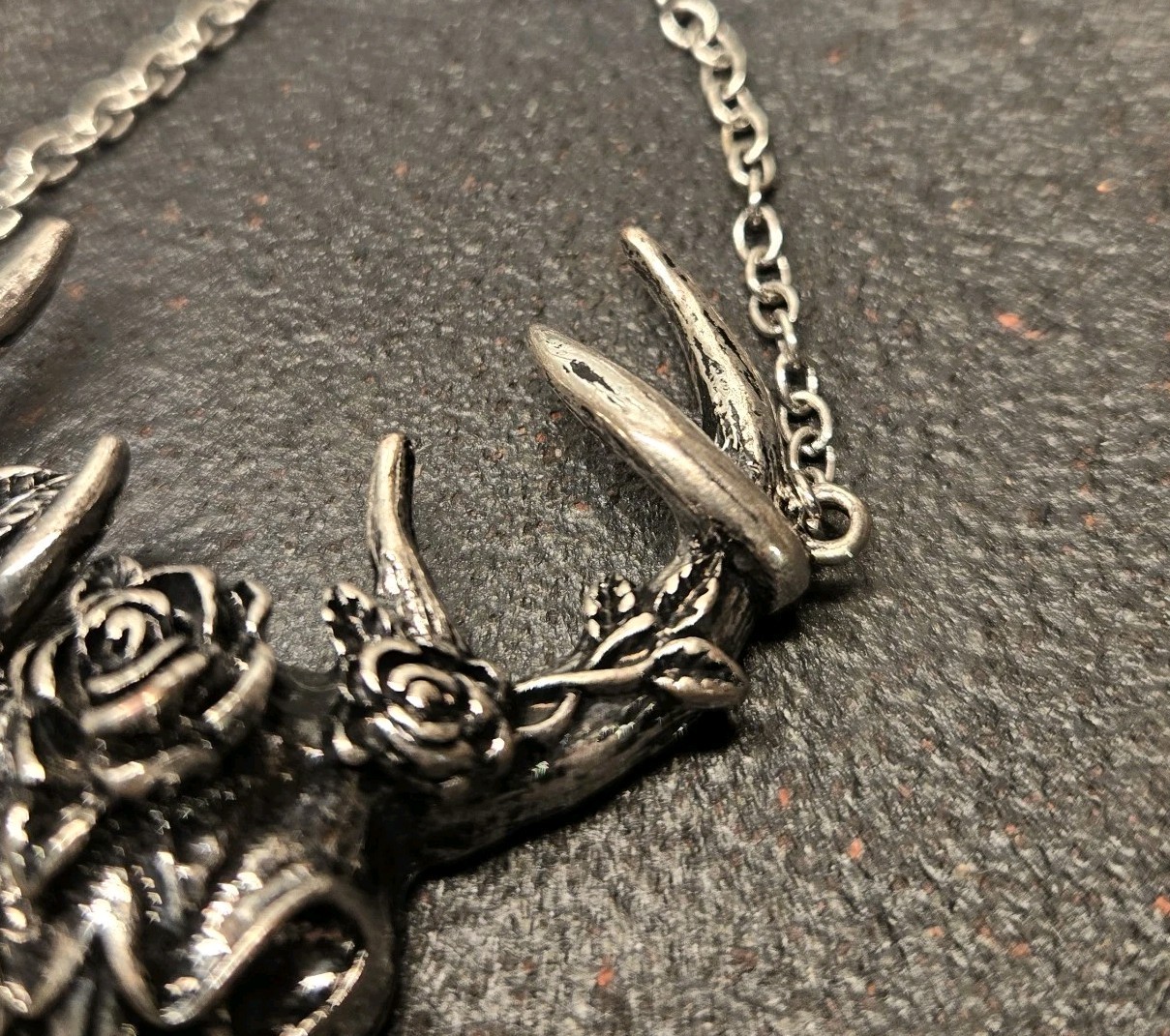 Deer Stag Skull & Roses Vintage Necklace Silvertone Jewelry Chain Link Hook 14″