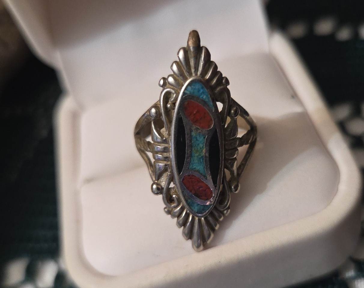 Vtg Artisan Silver Southwestern Turquoise Onyx Coral Chip Inlay Sz 7.5 Ring W76