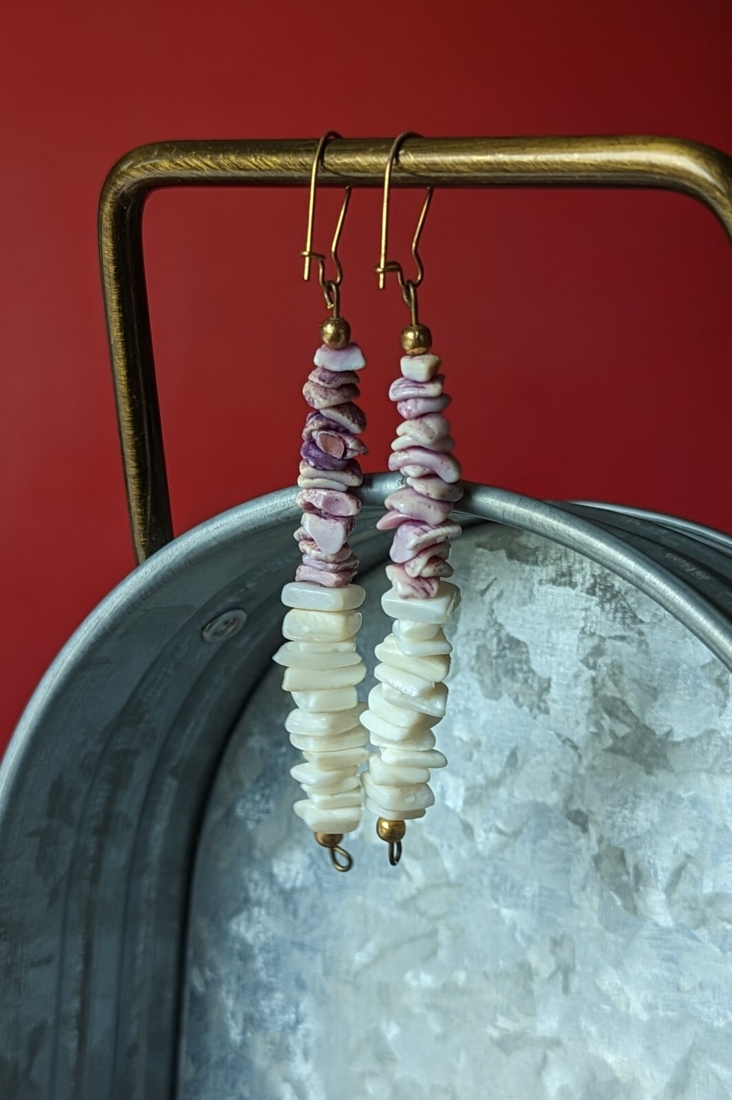 Vintage Purple White SHELL CHIP 3″ Dangle BEACH Hook PIERCED Earrings