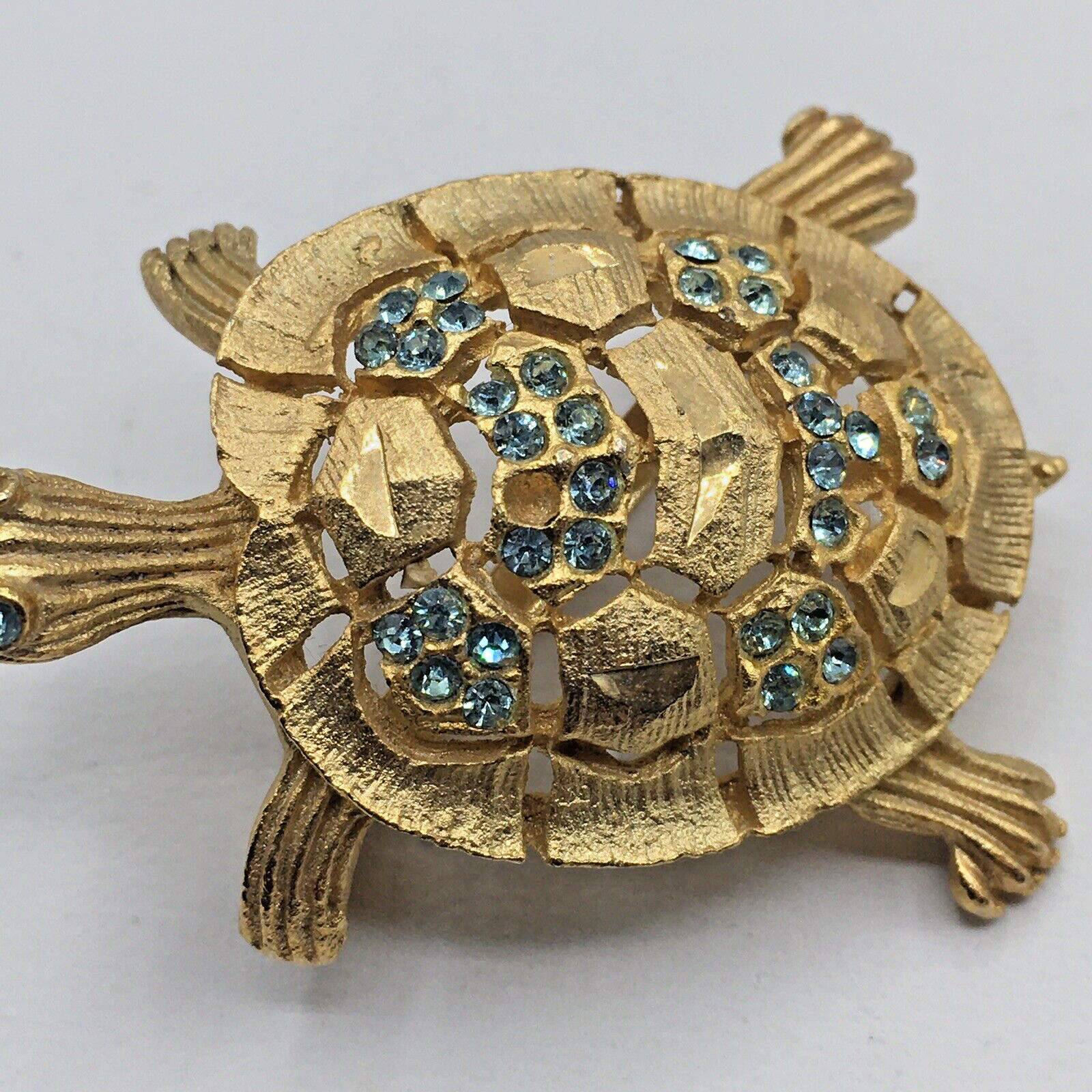 Beautiful Gold Tone Turtle w/ Light Blue Rhinestones Brooch Unsigned