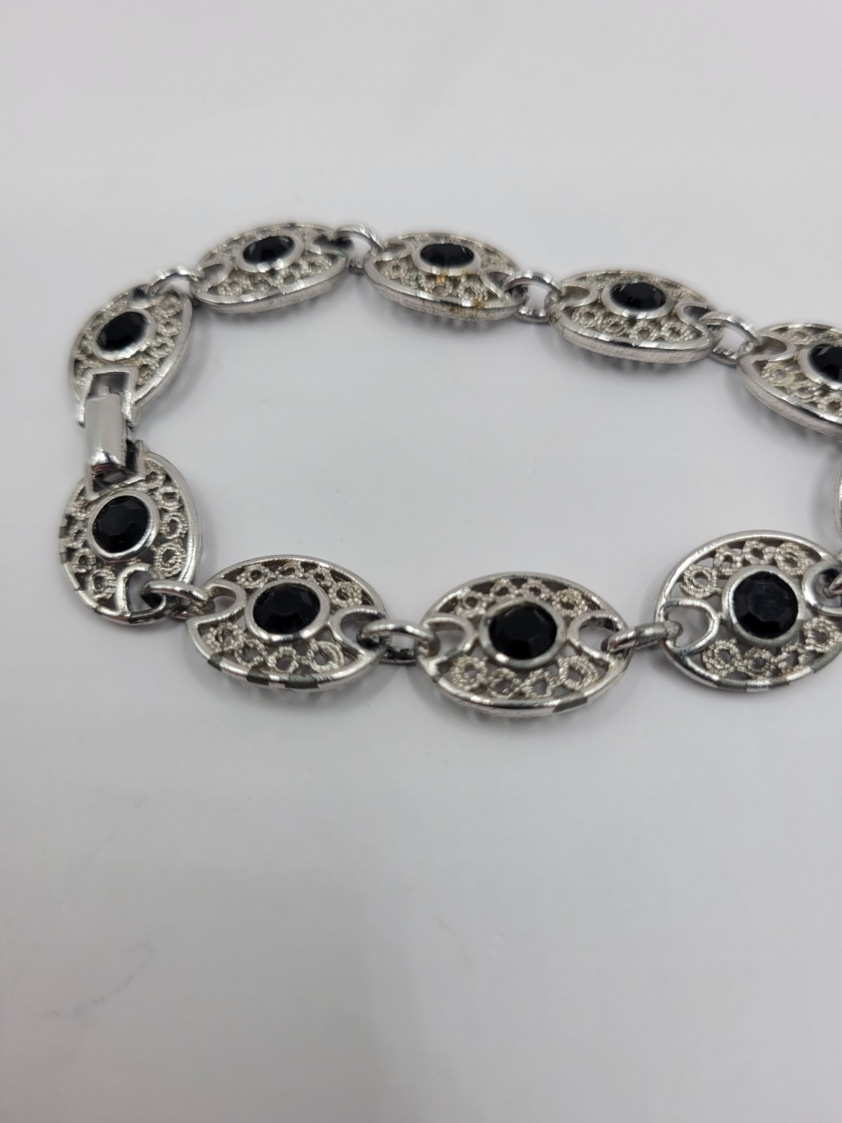 Vintage Emmons Oval Link Bracelet With Black Faceted Silver Tone