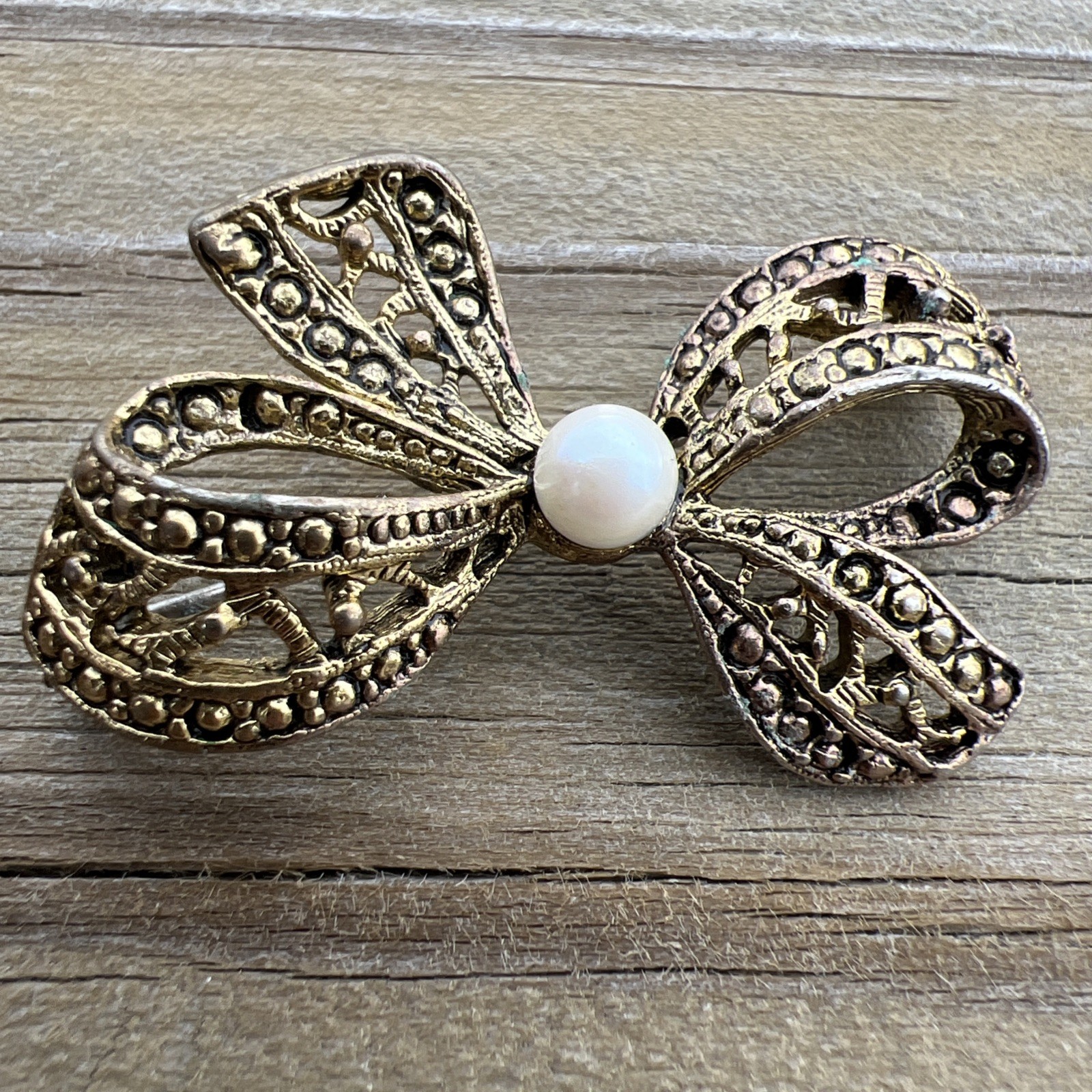 Vintage Gold Tone Filigree Bow Brooch Pin￼ Faux Pearl Center Ribbon Pin Jewelry