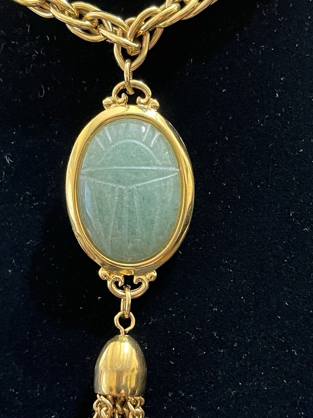 VTG Egyptian Revival Jade Scarab Carved Stone Gold Tone Pendant Necklace 34in