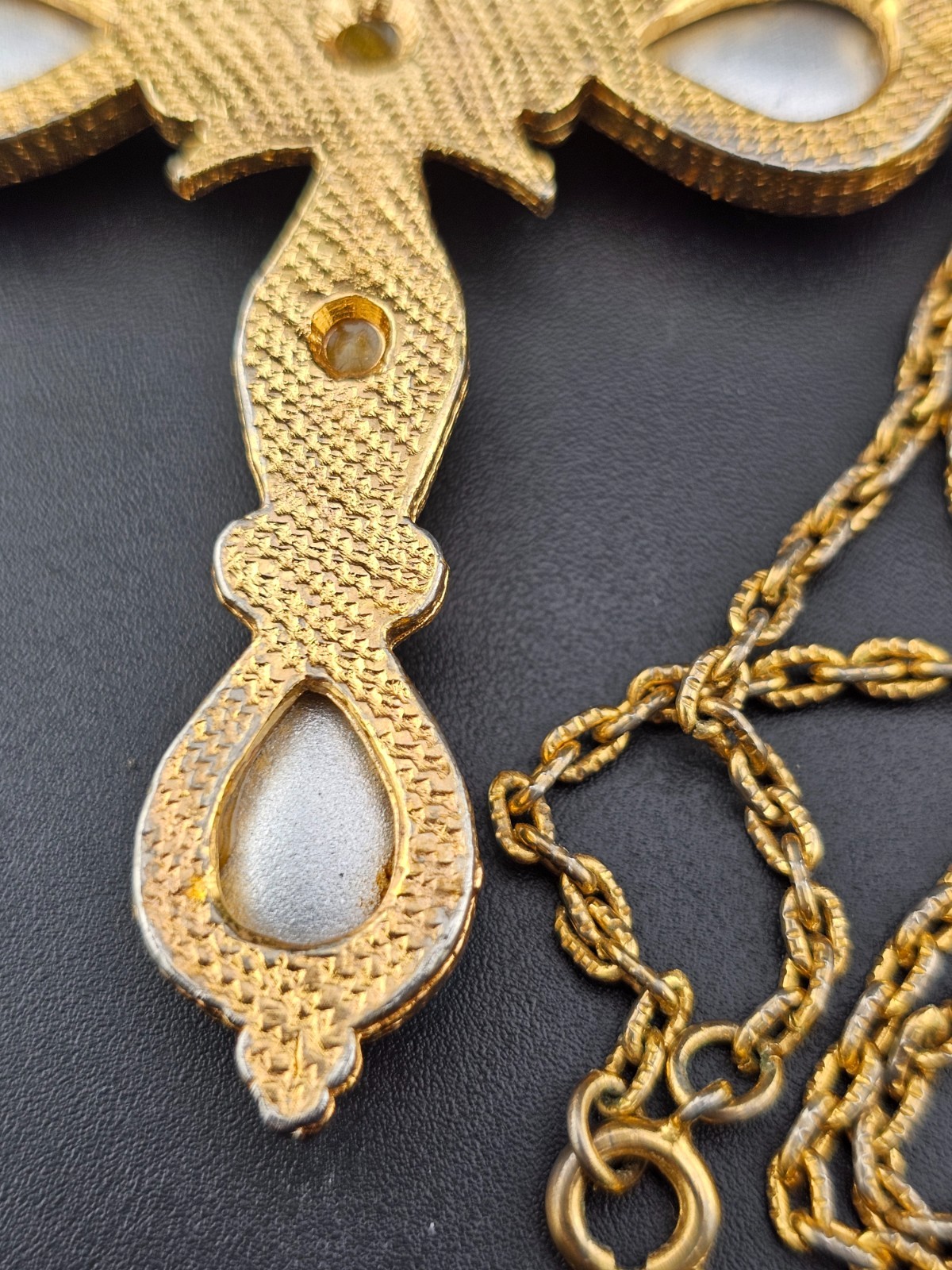 Vintage Signed Jem 1971 Jelly Belly ✝️Cross 3.5″ Pendant 24″ Necklace Gold Tone