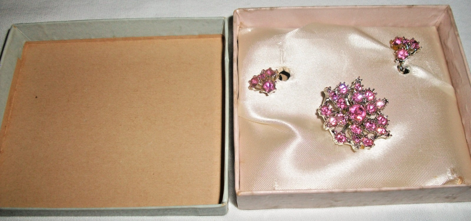 Vintage NOS 1950’s – Danielle Creations PINK RHINESTONE Brooch & Earring Set