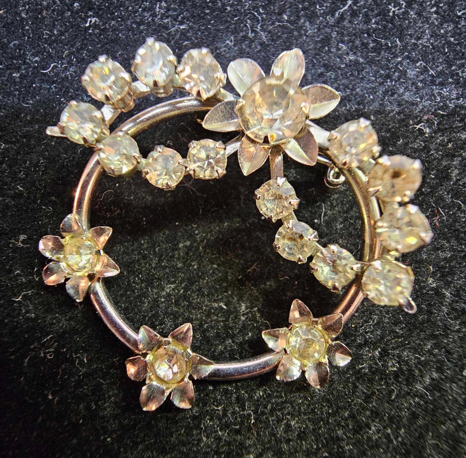 Vtg Silvertone Brooch Pin Floral Flowers Leaf on Round Circle- S81