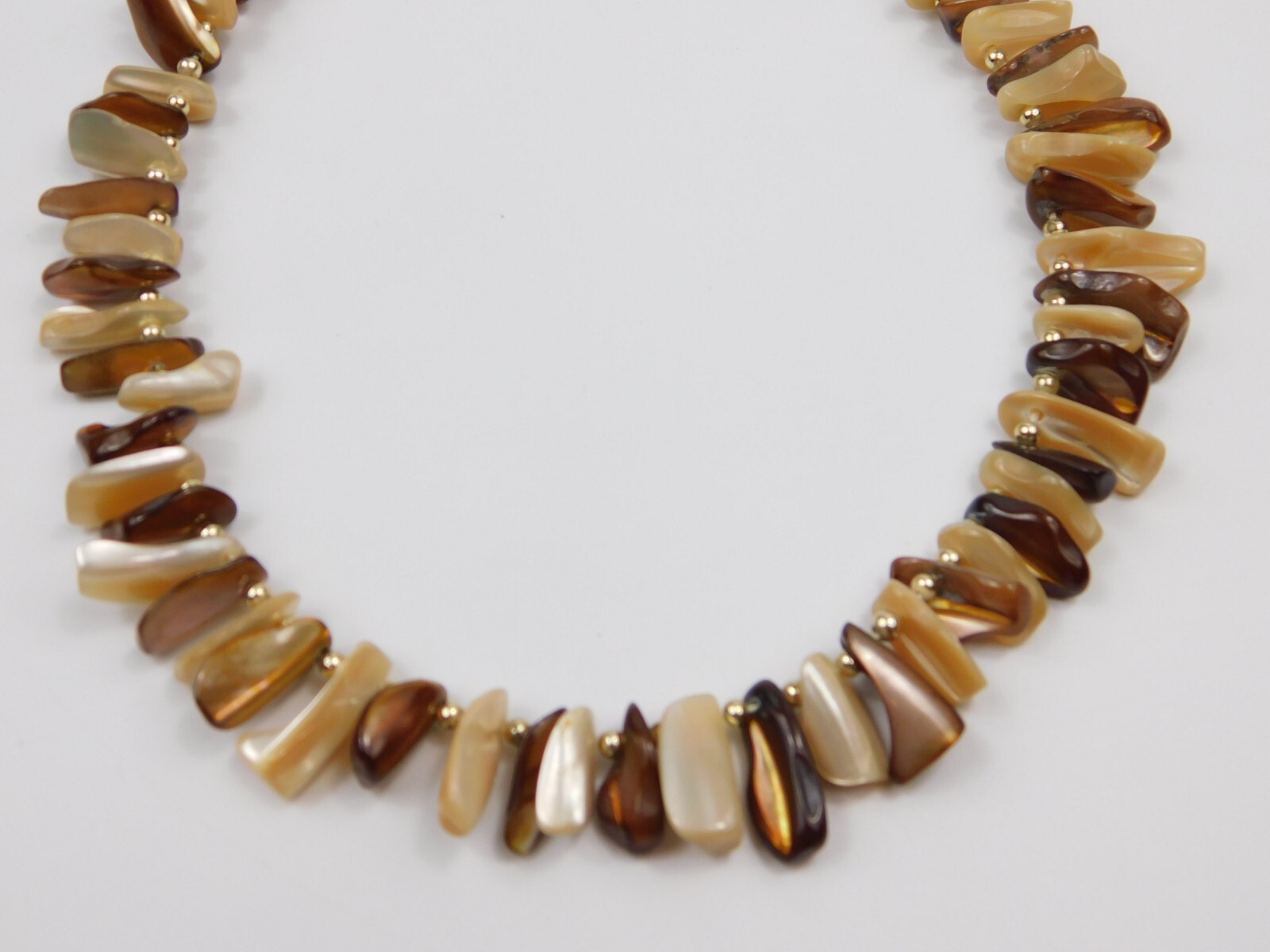 Vintage Polished White & Brown Mother of Pearl Shell Beaded Choker Necklace 16″