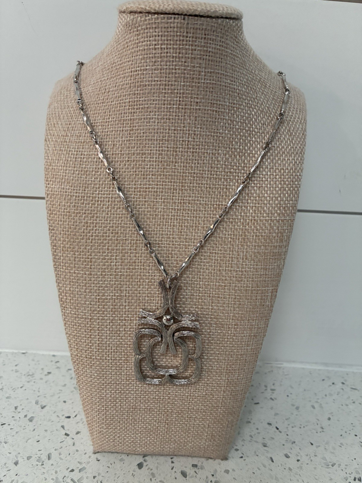 AVON SILVERTONE ARTICULATED PENDANT BAR LINK CHAIN NECKLACE 24” JEWELRY