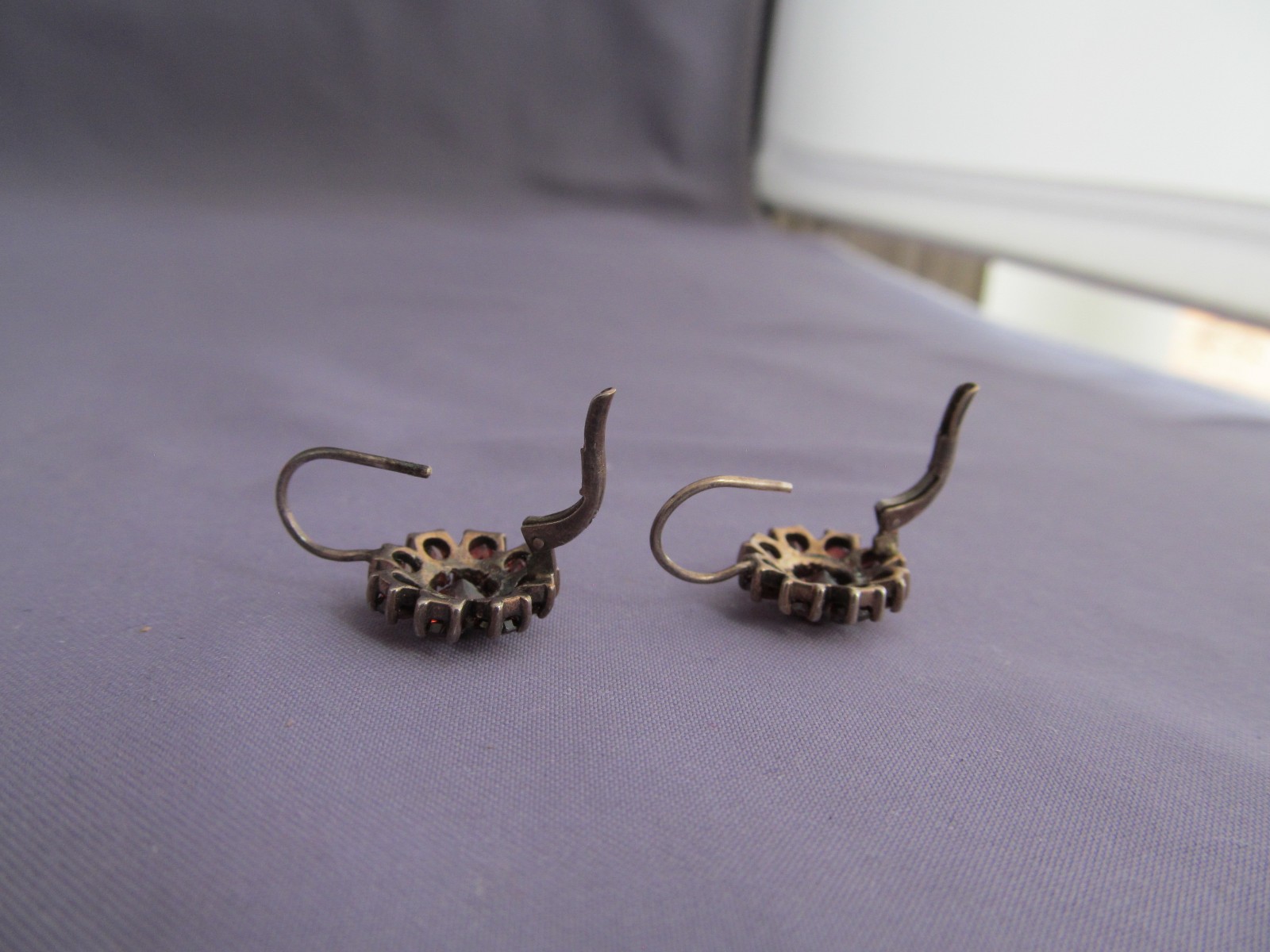 VINTAGE STERLING CLUSTER ROUND RED GARNET DROP DANGLE PIERCED SNAPBACK EARRINGS