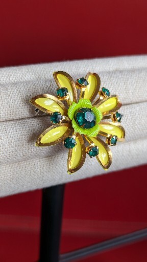 Vtg Chartreuse Lime Green Yellow Enamel Rhinestone Flower Brooch Pin Gold Tone