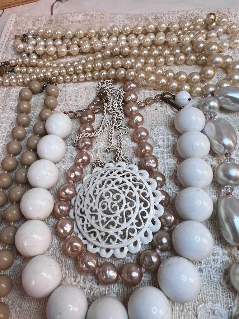 Vintage lot of White and off-white necklaces 20 pieces total gorgeous lot
