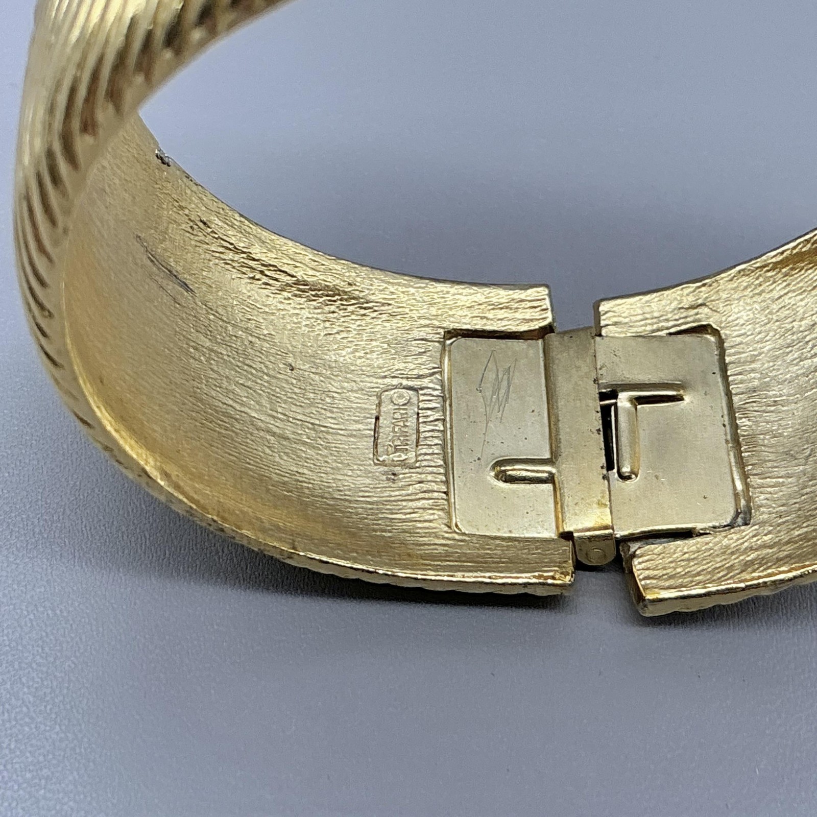 Vintage Crown Trifari Bracelet Gold Tone Textured Wave Wide Hinged Bangle 6 Inch