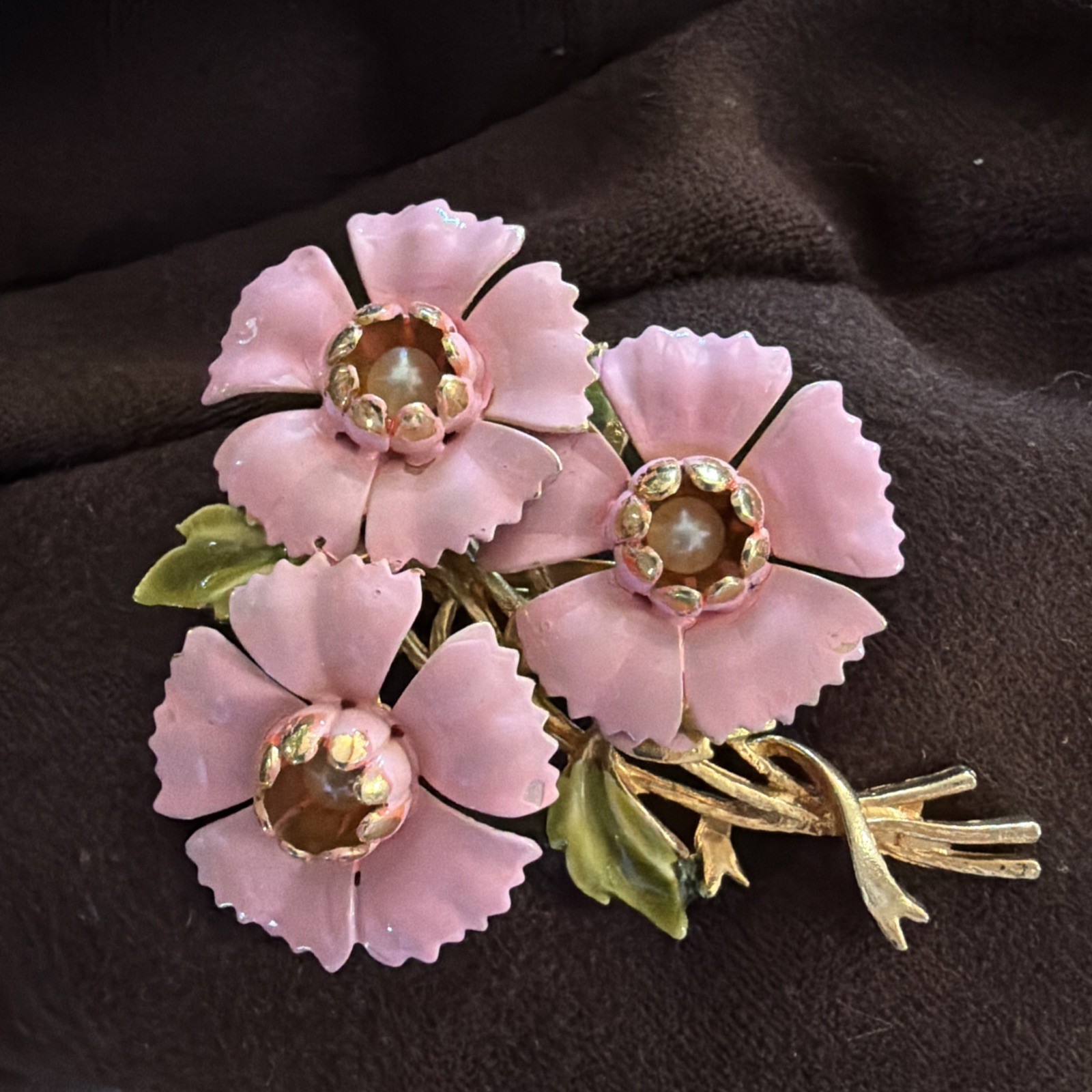 Vintage unsigned Coro Brooch 1940s 1950s Pink Enamel Pearl Floral Pin