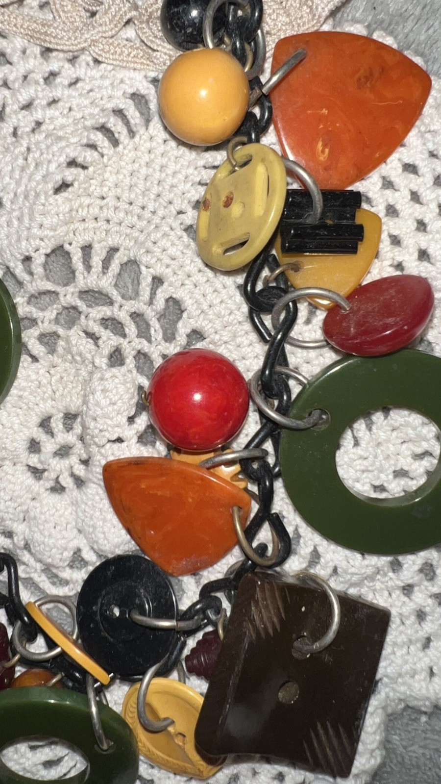 Vintage Unique Bakelite&Lucite Charm Statement Necklace buttons/beads shapecharm