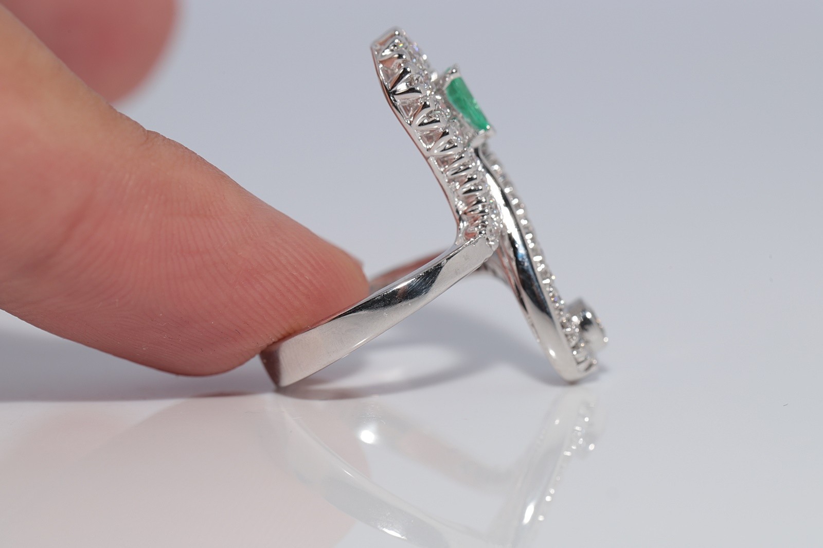 Vintage Circa 1990s 18k Gold Natural Diamond And Emerald Decorated Ring