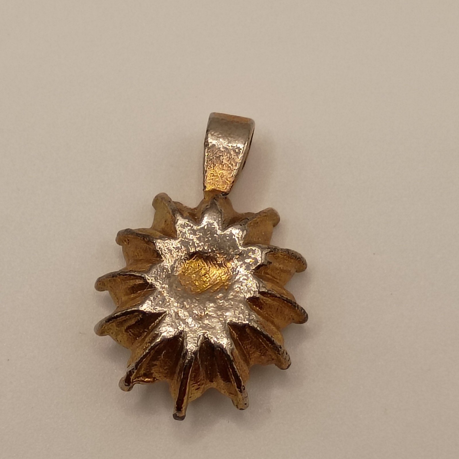 Vintage Sunburst Cluster Gold Tone Pendant Charm Metallic Enamel Finish READ