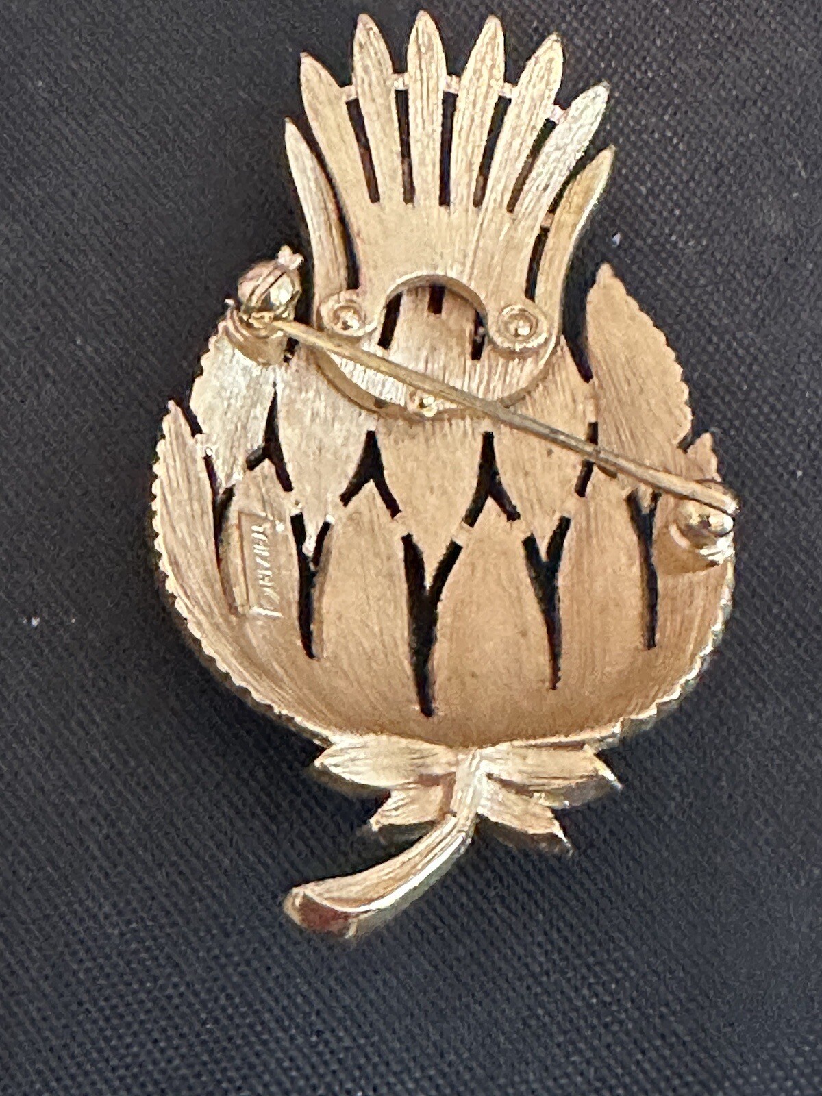 VTG TRIFARI SIGNED 2 1/4” GP PINEAPPLE & ENAMEL PEAR PINS – Costume Jewelry