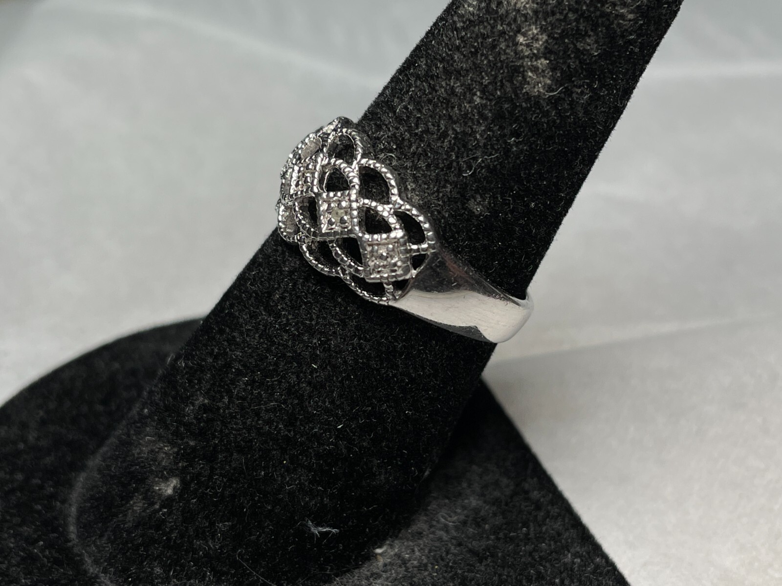 Vintage Sterling Silver 925 Ring filagree Design 3 Dimond Chips Size 8.75) 3.4G.